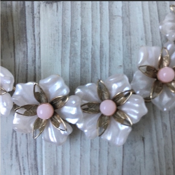 Vintage pink flowered necklace.
15 inches
Excellent condition! - Picture 3 of 5